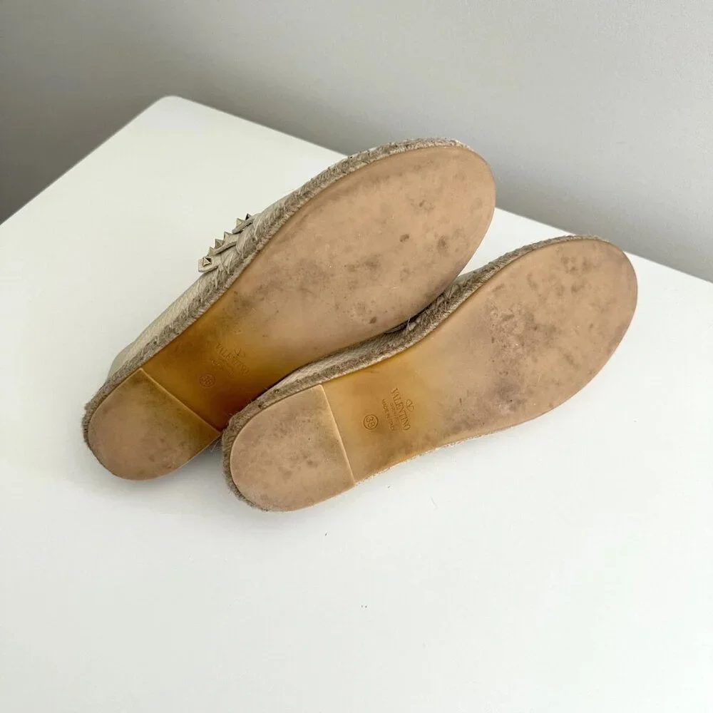 VALENTINO GARAVANI Rockstud Cream Pebbled Leather Espadrille Flats Size 8